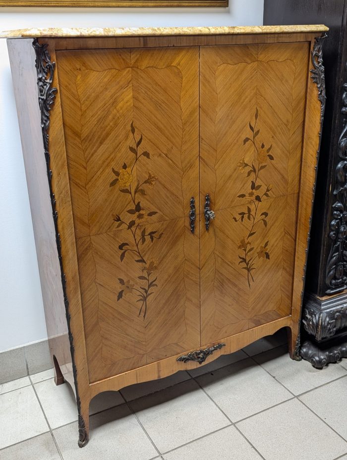 Louis XV intarsia kummut