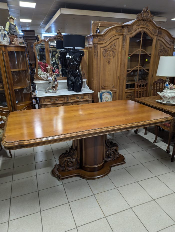 Söögilaud barokkstiilis