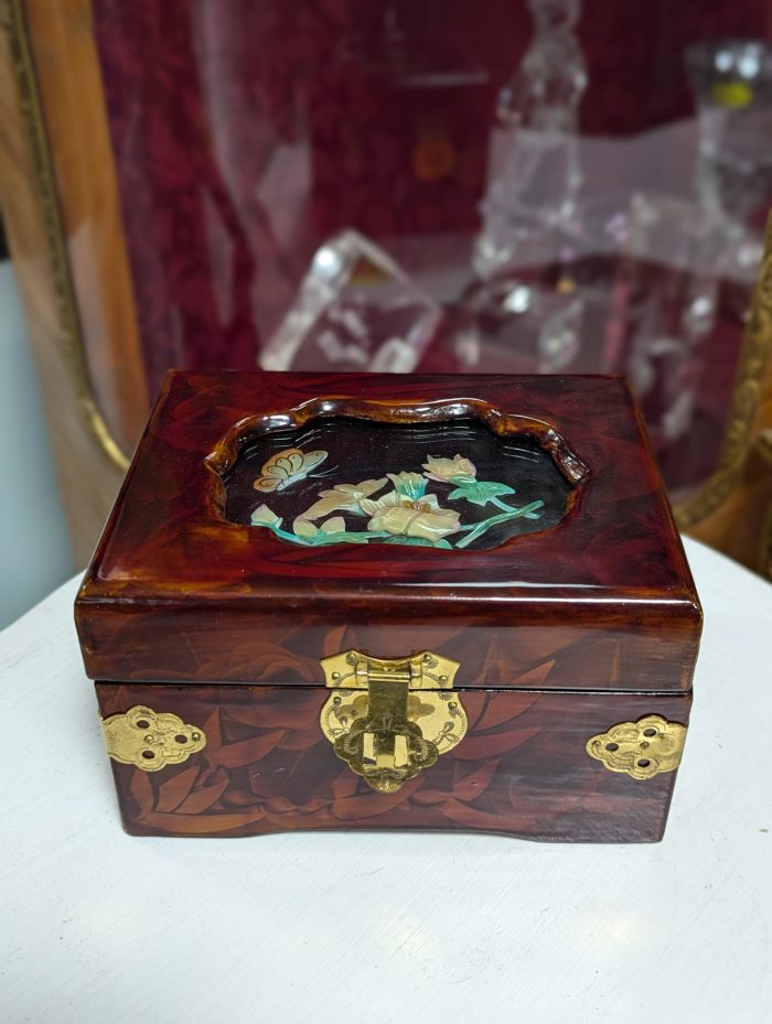 Idamaine ehtekarp muusikaga