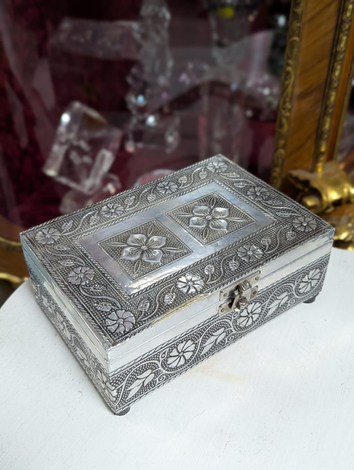 Шкатулка для украшений