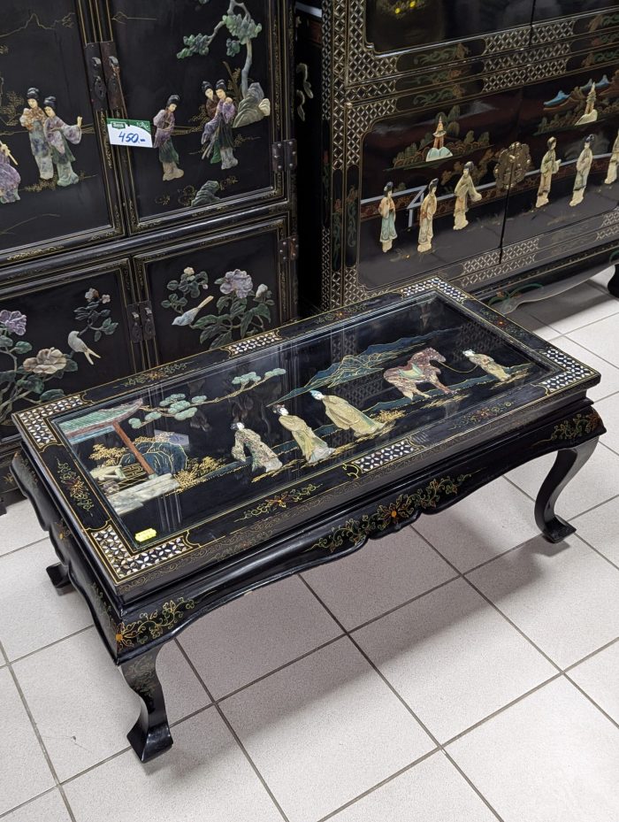 Idamaine diivanilaud