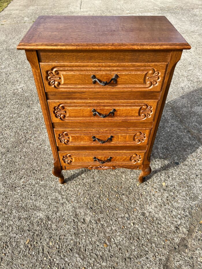 Chest of drawers in rococo style