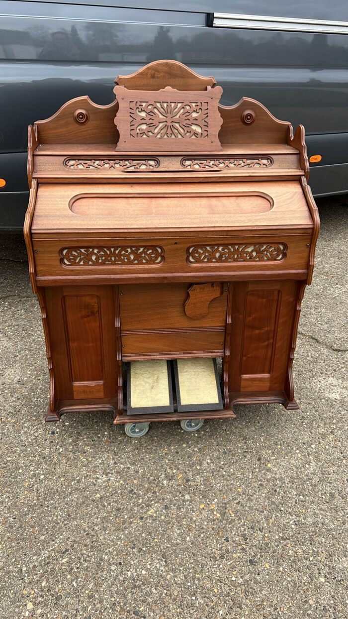 American Organ Co. antiikkiharmonium
