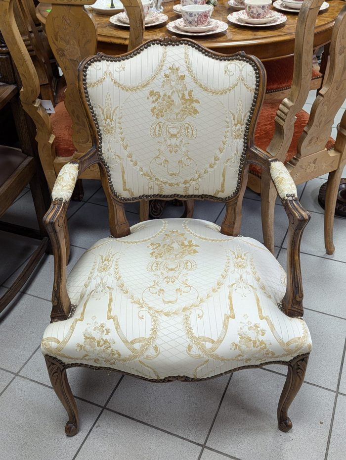 Louis XV stiilis tugitool