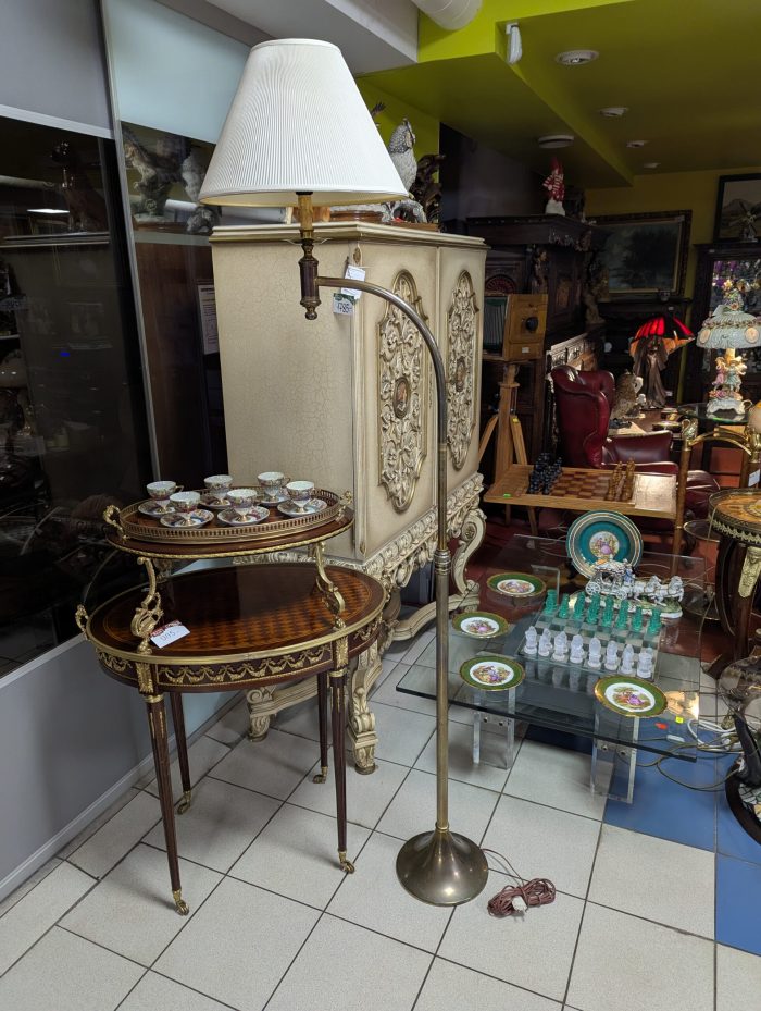 Напольный светильник