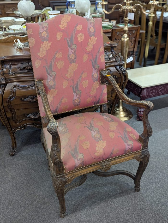 Tugitool Louis XV stiilis