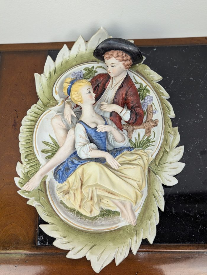 Biskviitportselanist seinadekoratsioon