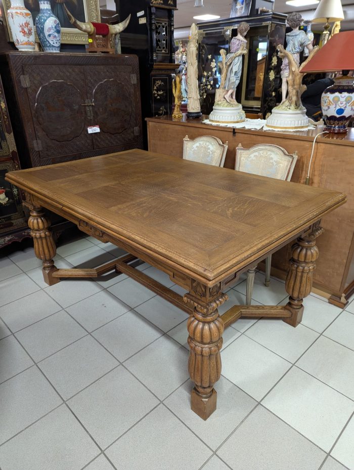 Söögilaud renessansi stiilis