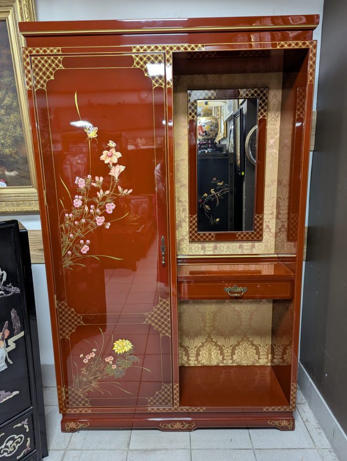 Idamaine esikukapp valgustusega