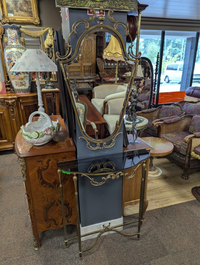 Konsoollaud peegliga