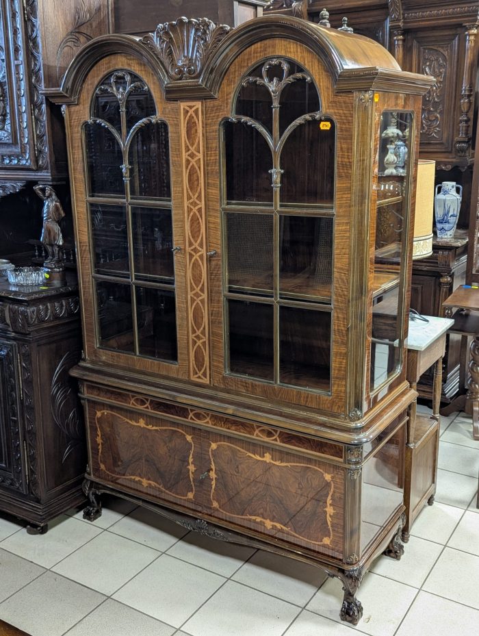 Intarsia vitriinkapp