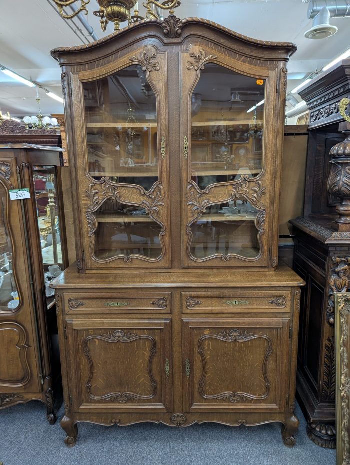 Vitriinkapp rokokoo stiilis