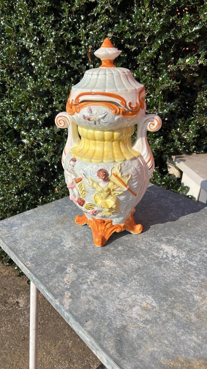 Capodimonte-maljakko