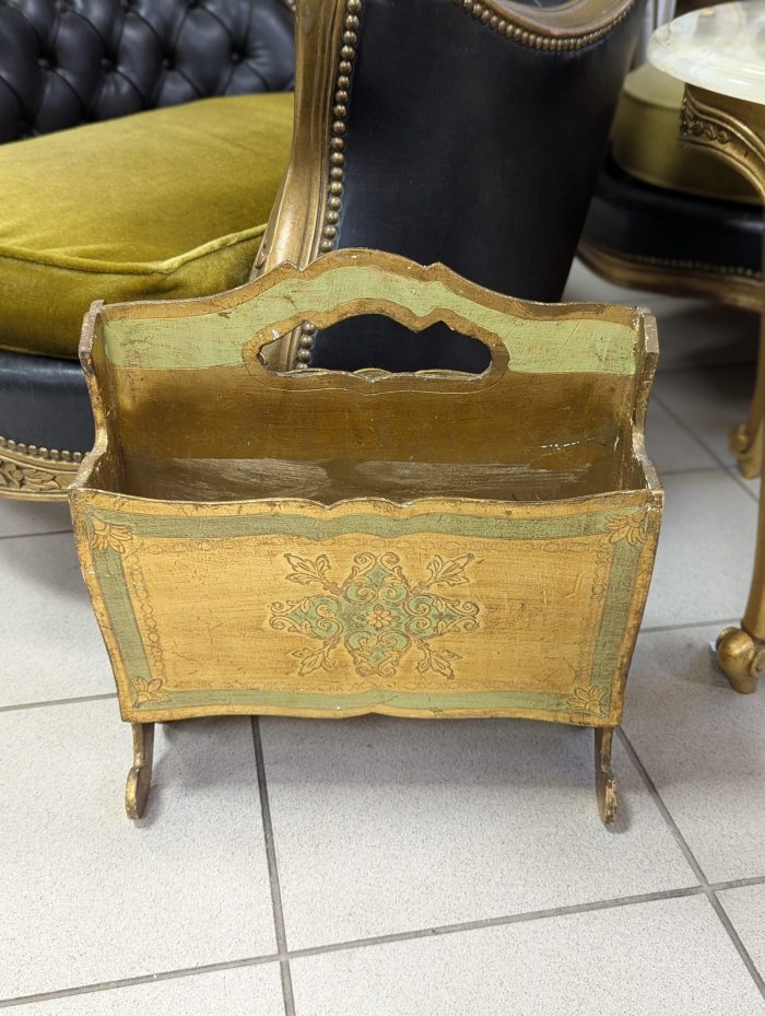 Florentine stiilis ajalehehoidja