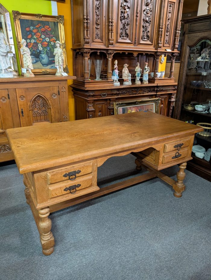 Kahepoolne kirjutuslaud