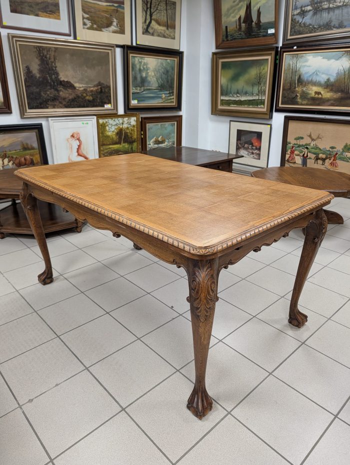 Chippendale stiilis söögilaud