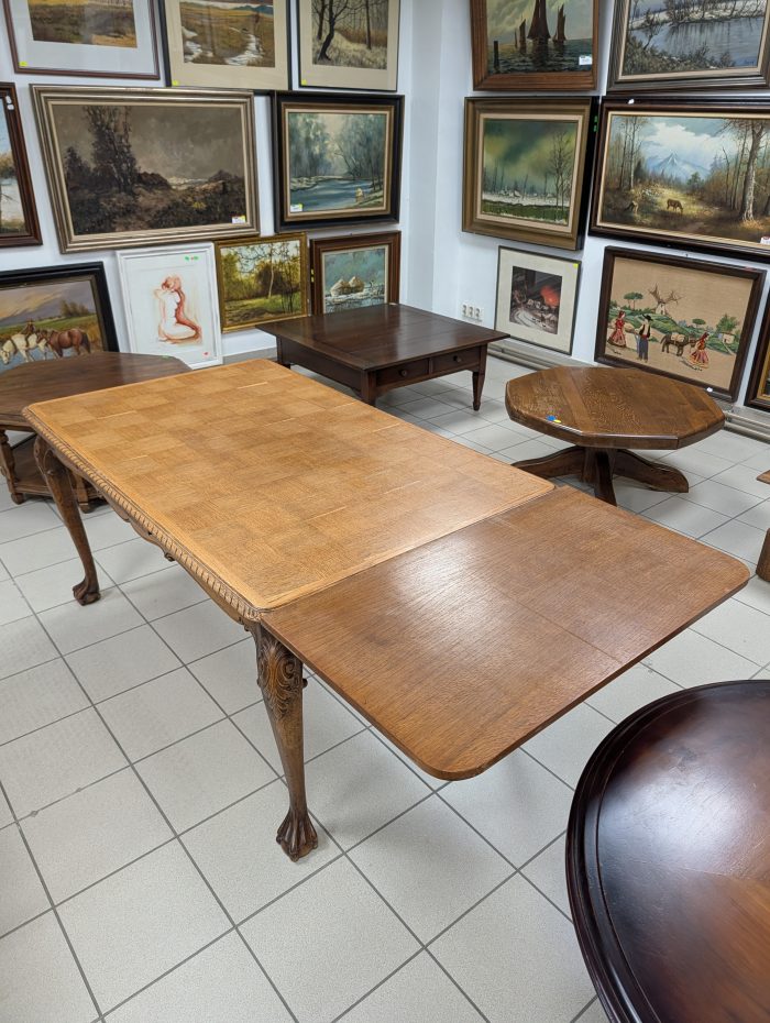 Chippendale style dining table - Image 6