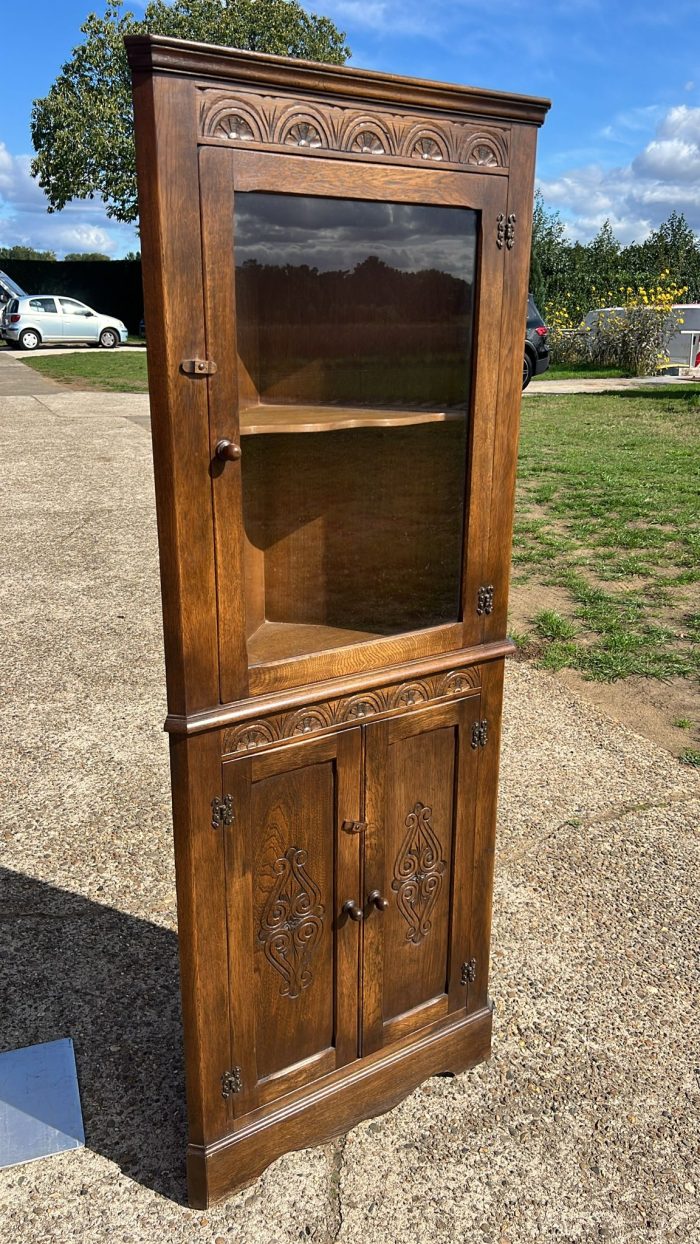 Угловой шкаф