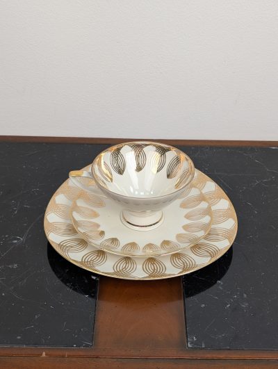 Bavaria tass ja kaks alustaldrikut