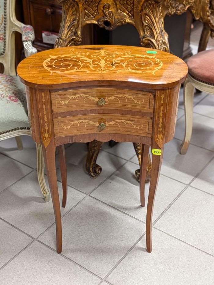 Маленький комод с интарсией