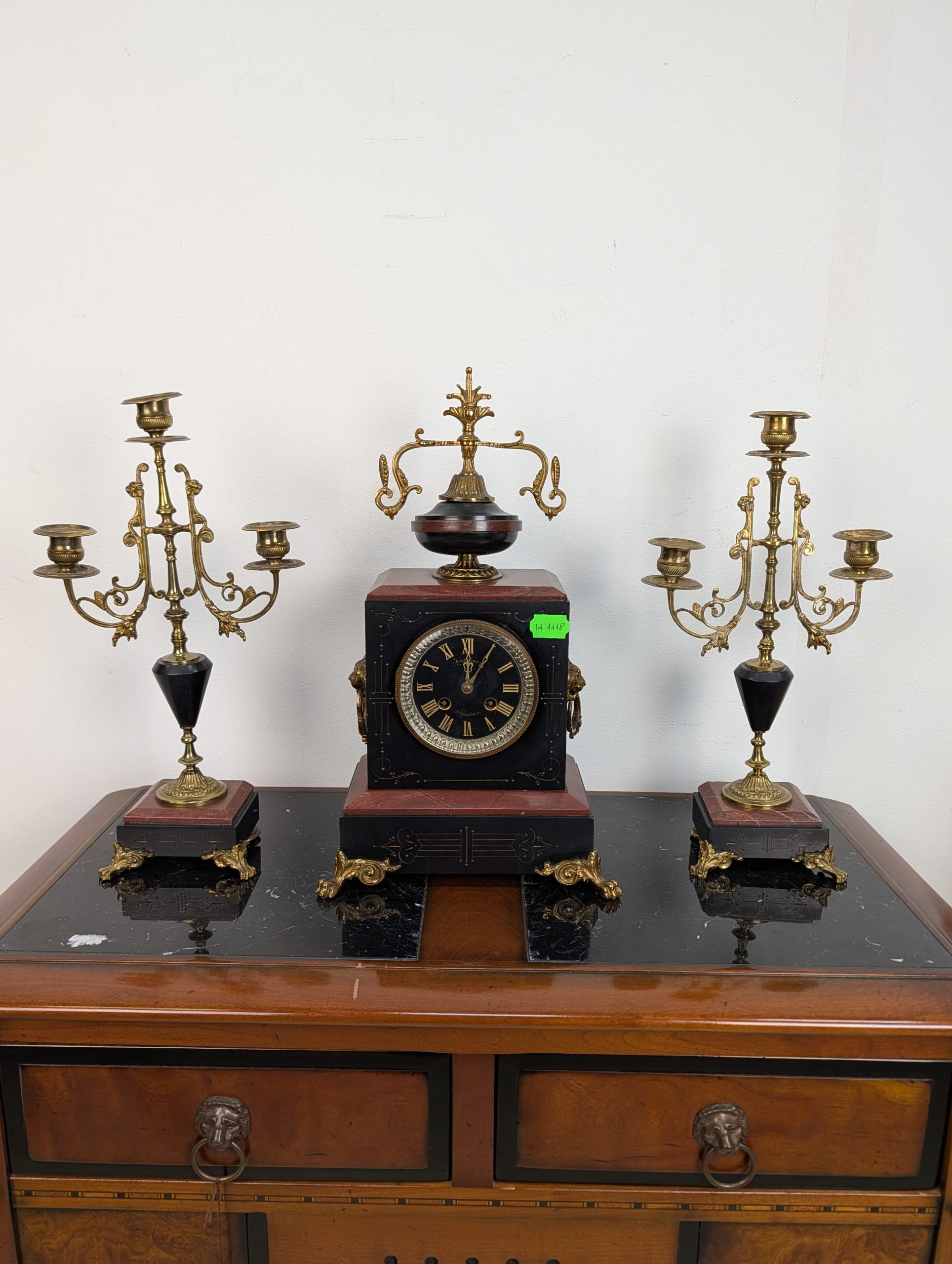 Каминные часы и подсвечники в стиле Наполеона III