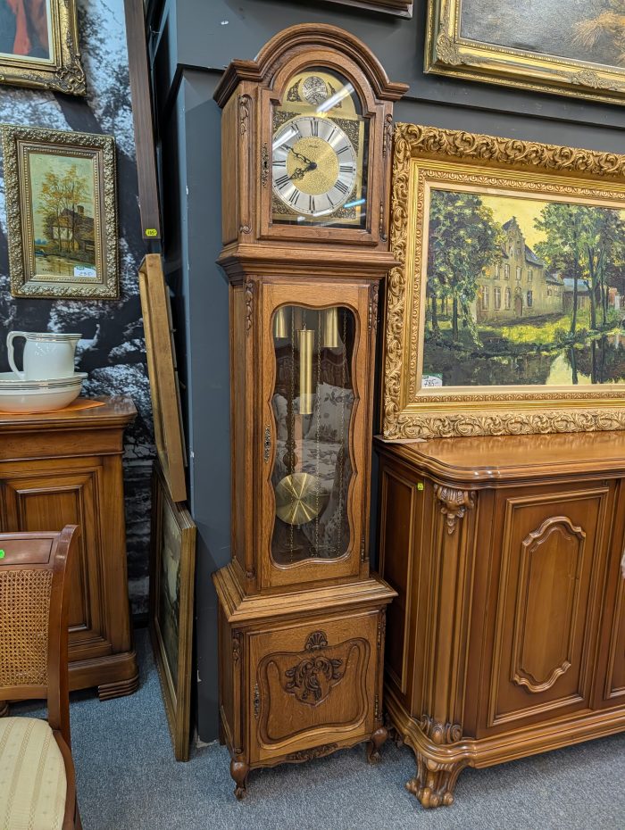 Напольные часы в стиле рококо